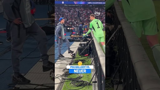 The PSG ballboy REFUSED to give the ball to Neuer 😳😳😳 #psg #neuer #bayern #uefachampionsleague #ucl