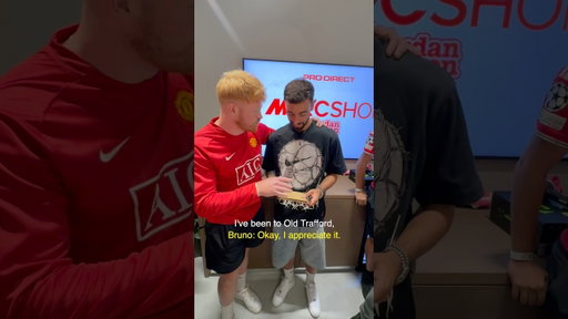 I GAVE BRUNO FERNANDES A SPECIAL GIFT FROM THE FANS 🥹❤️ #brunofernandes #manutd #fernandes #mufc