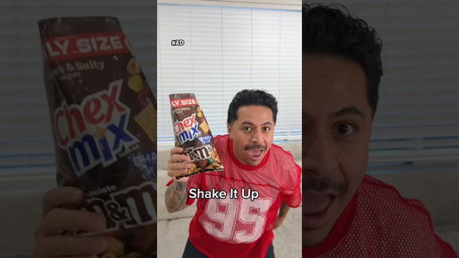 #AD My team couldn’t decide sweet or salty…so I came prepared for both 😂🏈 @ChexMix