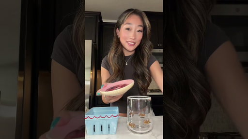 making a freshly grated BLUEBERRY matcha #matcha #blueberry #freshfruits #matchalatte