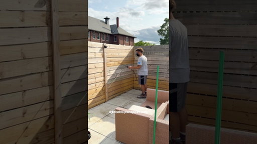 FIX YOUR OLD GREY FENCE INSTANTLY! easy hack to bring the color back! #diyprojects #diyhome