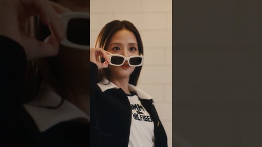 TOMMY HILFIGER | Oh, hi JISOO. You never know who you’ll run into at The Plaza