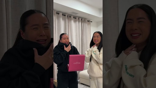 My twin sisters reaction to me telling her I'm pregnant 👶🏻🥹😭 #pregnancyreveal #pregnancysurprise