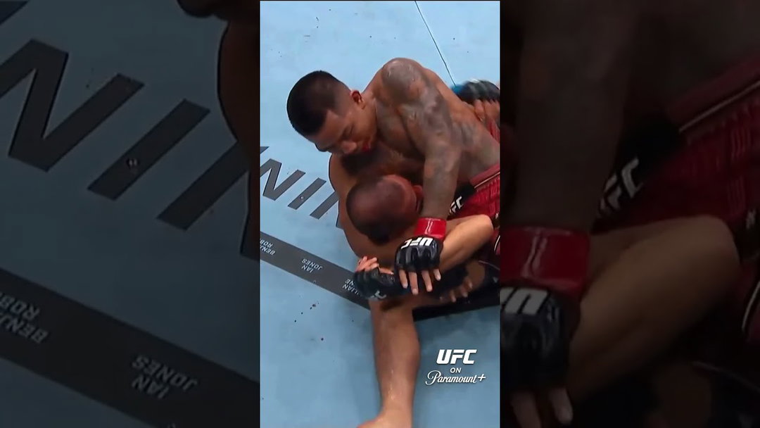 Joshua Van DROPPED Alexandre Pantoja! 👊 #CryptoCom #UFC331 #UFC #UFCIndia