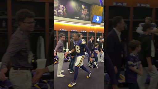 Justin Jefferson Enters Locker Room after Vikings Comeback Win 🤩