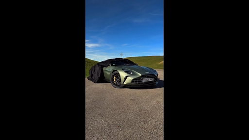 Unveiling thrills. Vantage Roadster.