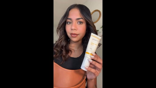 What skincare essentials do you keep in your bag? 👝✨