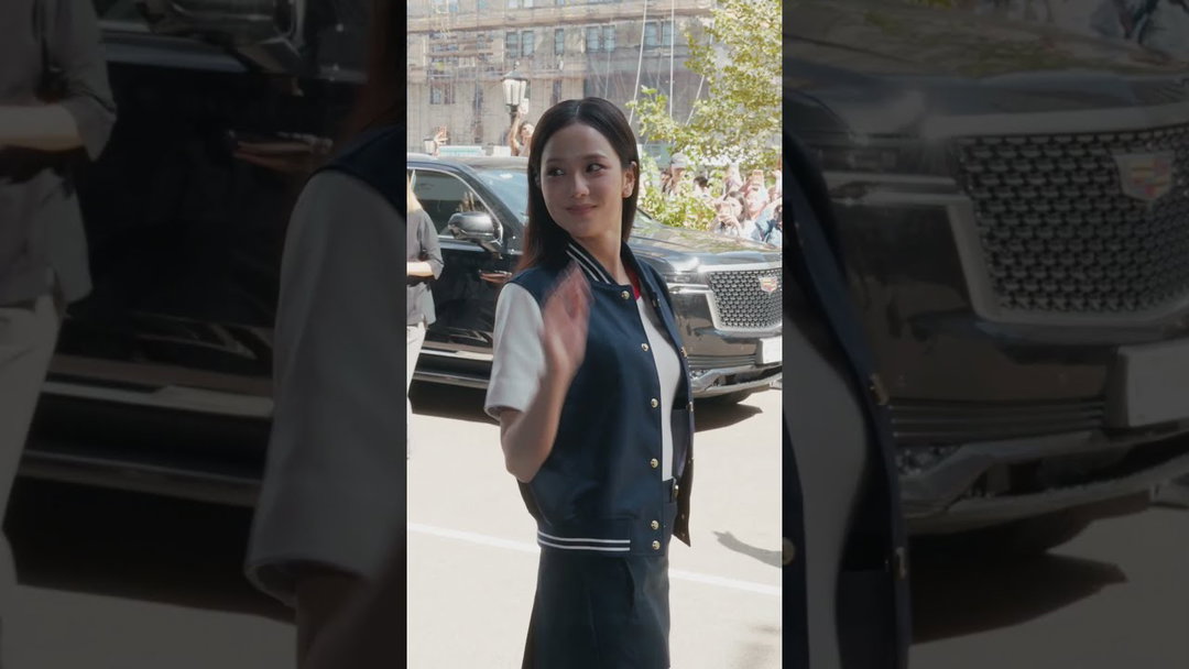 TOMMY HILFIGER | JISOO arrives to the Tommy Hilfiger Spring 2027 show at The Plaza