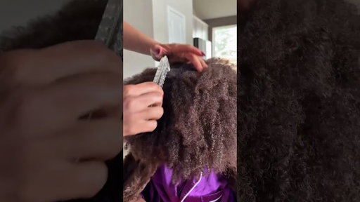 This scalp oil comb makes it so easy to apply oil to her scalp and give her a lil head massage to
