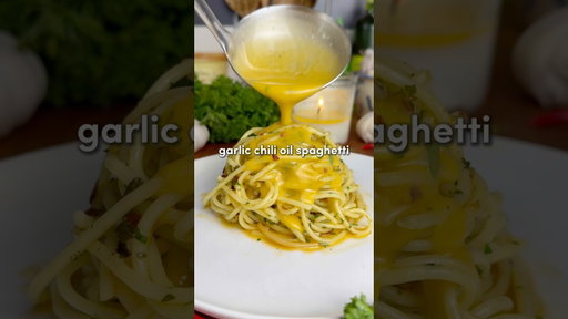Garlic Chili Oil Spaghetti 🔥 (Full recipe is pinned in the comment section)