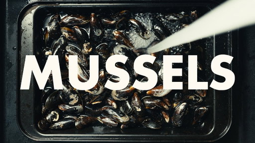 Late Night Dinner: Green Curry Mussels