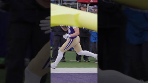 Decker feeling it #NationalTightEndsDay #GoHuskies