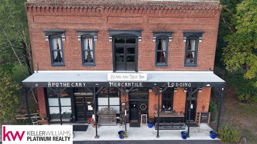 Haunted "Beard & Lady Inn" Lists in the Ozarks | Zillow Gone Wild 411 E. Front Ave. Chester, AR