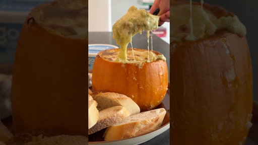 The perfect dip for cozy season and pumpkin lovers ✨ #fallrecipes  #creamcheeserecipe #fallfood