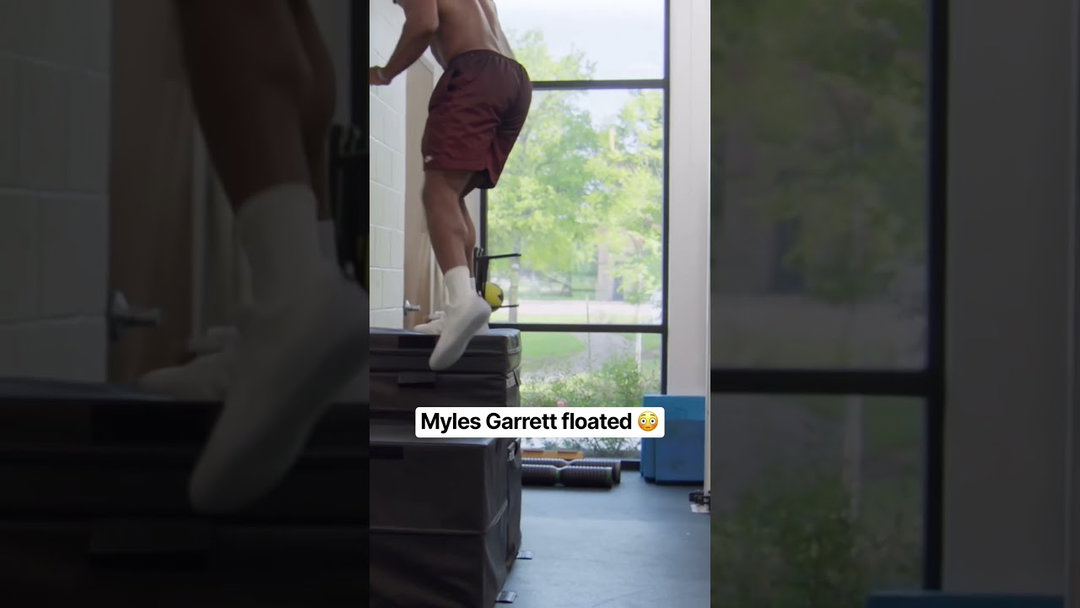 Myles Garrett made it look so easy 😧 (via @NFLFilms)