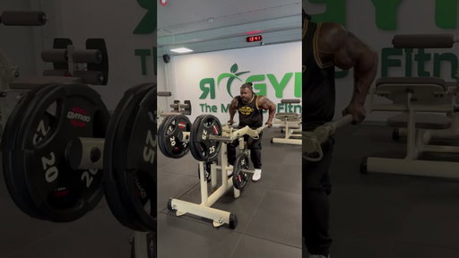 TRICEPS DIP MACHINE #mrolympia #bodybuilder #bodybuilding #bodybuildingmotivation #gym