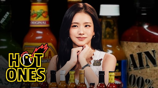 JISOO Is the Queen of Spice While Eating Spicy Wings | Hot Ones
