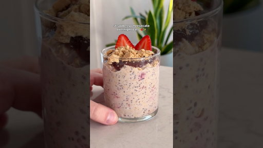 Dig into these strawberry cheesecake overnight oats for National Strawberry Day! 🍓