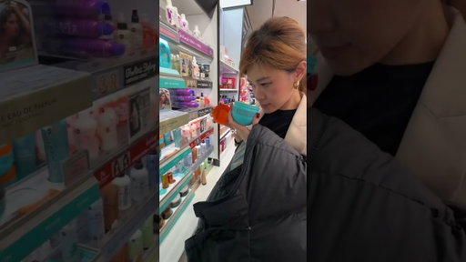 Part 2 of pranking my mom in Sephora