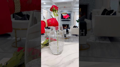 One of the most beautiful floral arrangements I’ve ever created. 🌹 What do you think?