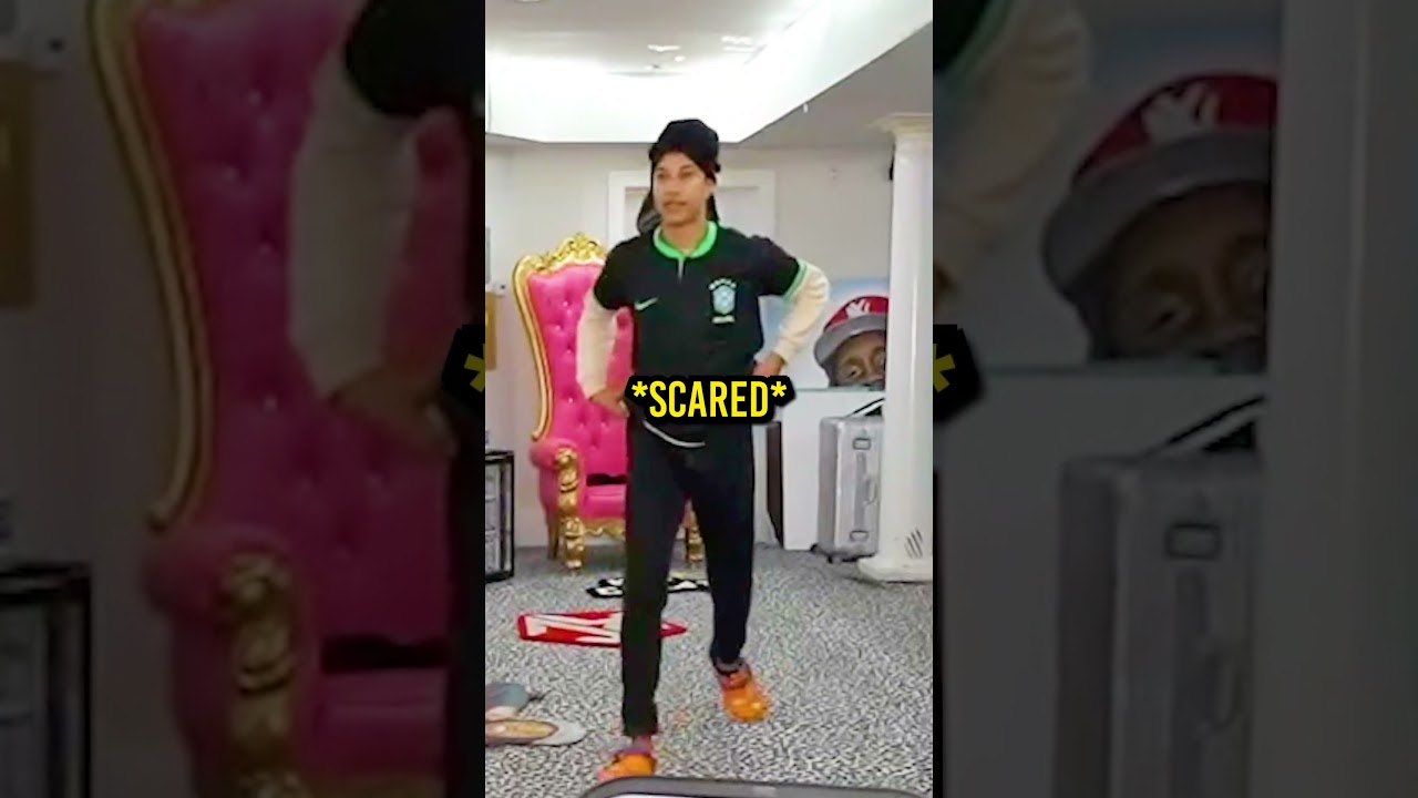 Tota Sits On Nicki Minaj Chair 😂