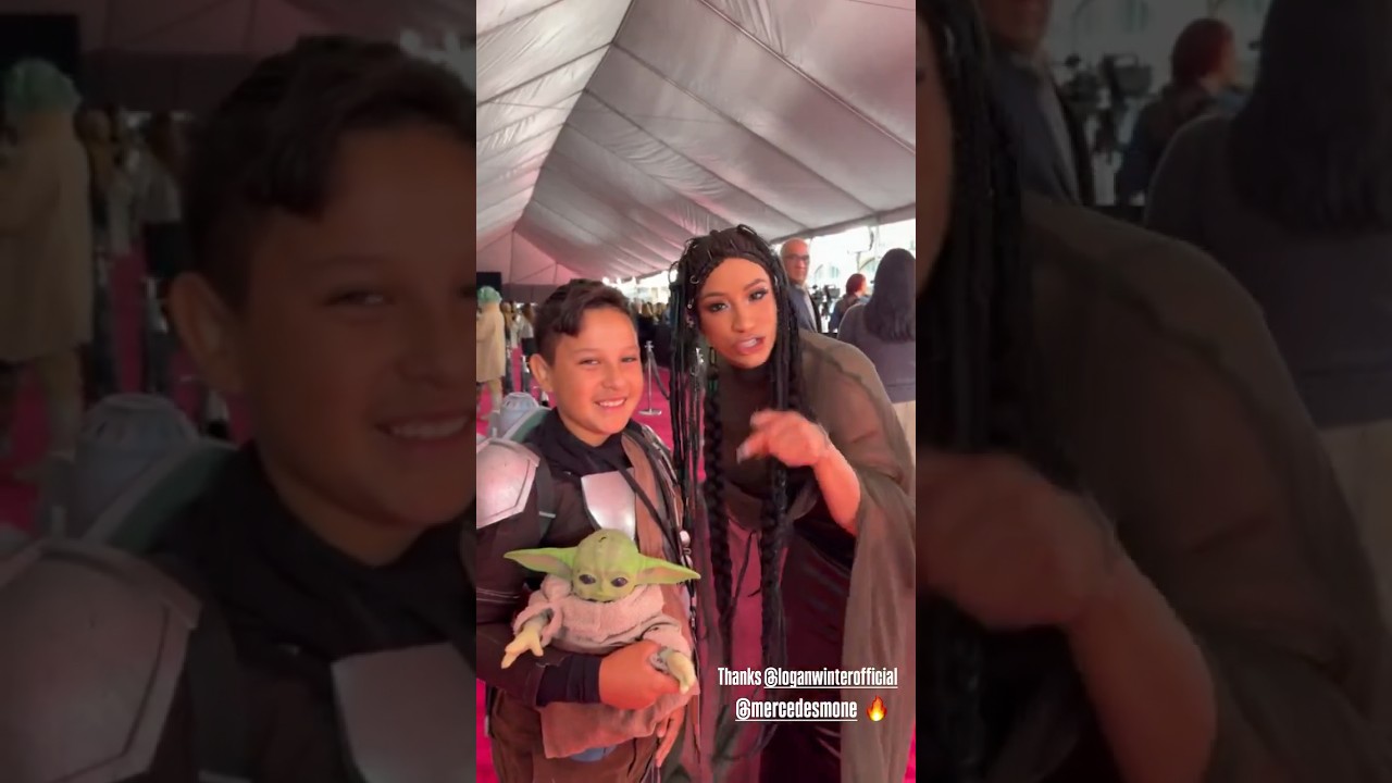 Mercedes meets a fan at Mandalorian and Grogu premier!
