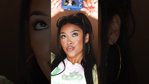 IF 2007 WAS A PERSON…. Iconic years in human form ⭐️💚💙💋 #makeuptrend #Y2k #2000smakeup