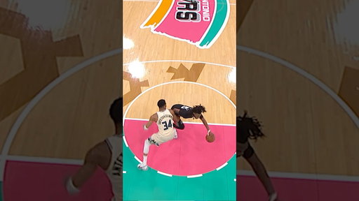 crazyyyy move 👀 #nba #spurs #stephoncastle 📺 FanDuelSN SW