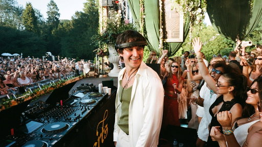 THREW A PARTY AT A UK MANSION, TOMORROWLAND AND CLOSING OUT EURO SUMMER