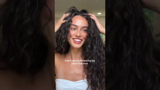 I hope we keep seeing natural curls/waves/coils all over red carpets and premieres 🥹