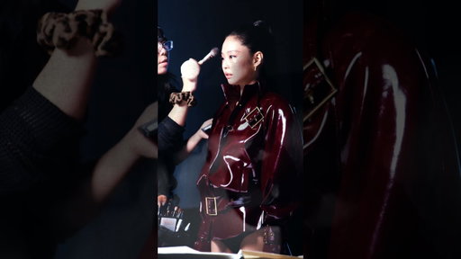 Jennie backstage with Ray-Ban Meta.