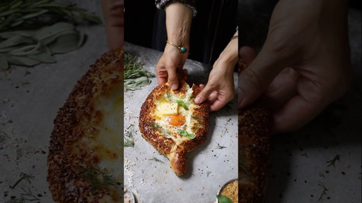 Khachapuri, a delicious Georgian cheese bread 😋 #food