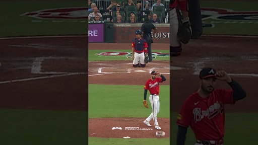 Juan Soto wins the CLOSE ABS challenge 🤏 #mets #mlb #baseball #sports #highlights #abs #braves