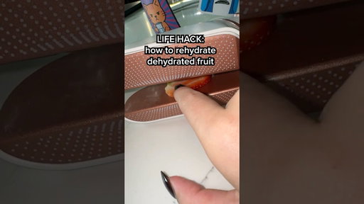 LIFE HACK: HOW TO REHYDRATE DEHYDRATED FRUIT!🍓#shorts #cooking #lifehacks