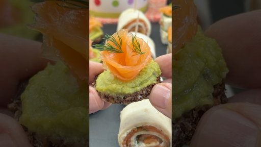 LOS MEJORES CANAPÉS CON SALMÓN AHUMADO!!😋 #youtubeshorts #shorts