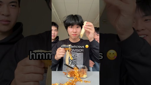 bananas in ramen with strangers 😳 #short