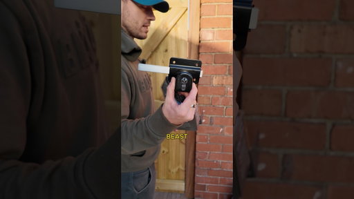 The BEST gate lock 🔐 #diy #gate #homeimprovement #ukhomes
