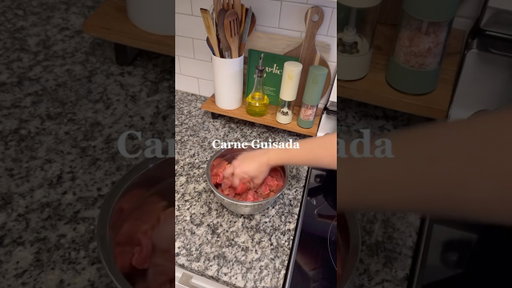 #reggaeton #latinacontentcreator #carneguisada #latinfood #comida #latincuisine #puertorico #latina