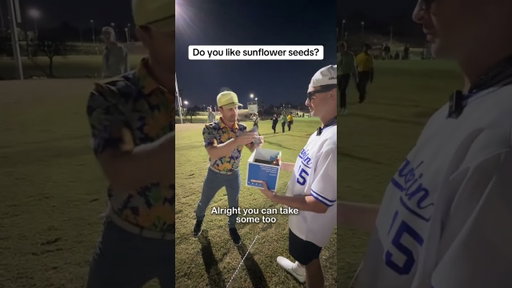 Does Dustin Lynch like sunflower seeds?