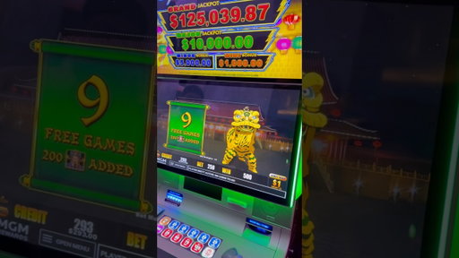 I had $500 left in the machine and LOST MY MIND! #comedy #money #slots #gambling #casino