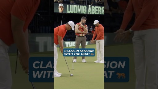Jason Kelce getting a putting lesson from Tiger 👀 #short #tigerwoods #golf