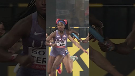 Insane relay exchange from the US 4x100m team 😮‍💨 #WorldRelays #athlete #sports #athletics