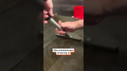 Satisfying grill clean 🧼♨️  @pearsonstreet1