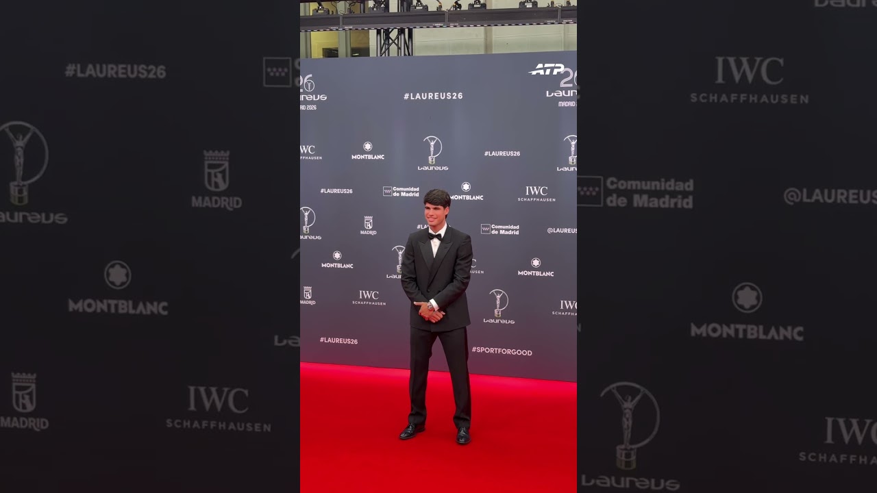 Carlitos is all smiles on the red carpet 🤩