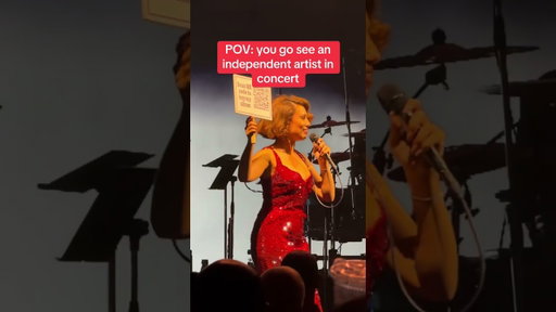 Raye asked the WHOLE audience to get their cameras up#raye #rayeconcert #thismusicmaycontainhope