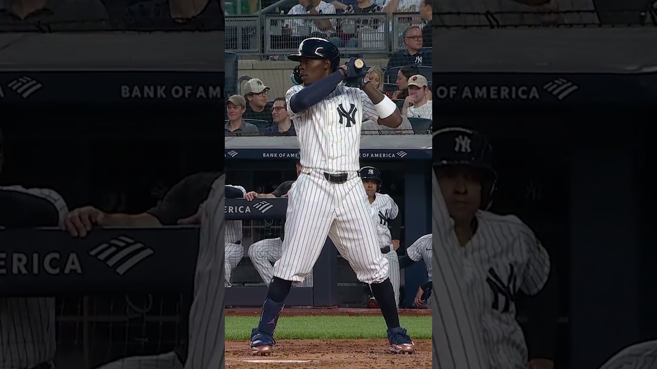 Jazz Chisholm Jr. is wearing his pants like Jackie Robinson tonight as a tribute 💙