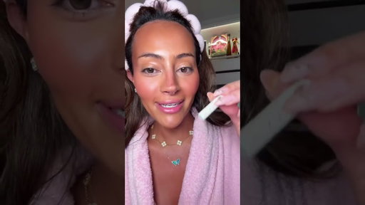 how to do NATURAL looking freckles 👀🫶 #makeuptutorial #fauxfreckles #frecklestutorial