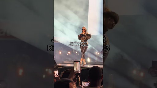 Jay-Z brought out Rihanna for his last show 🥹