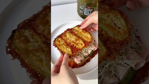 Pickle lovers, it’s time to remix your sando with pickle bread 🤤🥒 #pickles #sandwich #shorts