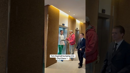 Awkward lift encounter 👀